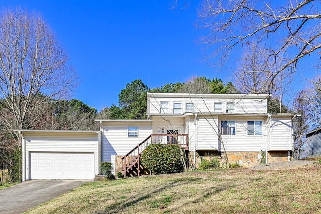 Building Photo - 9227 Chestnut Lake Dr