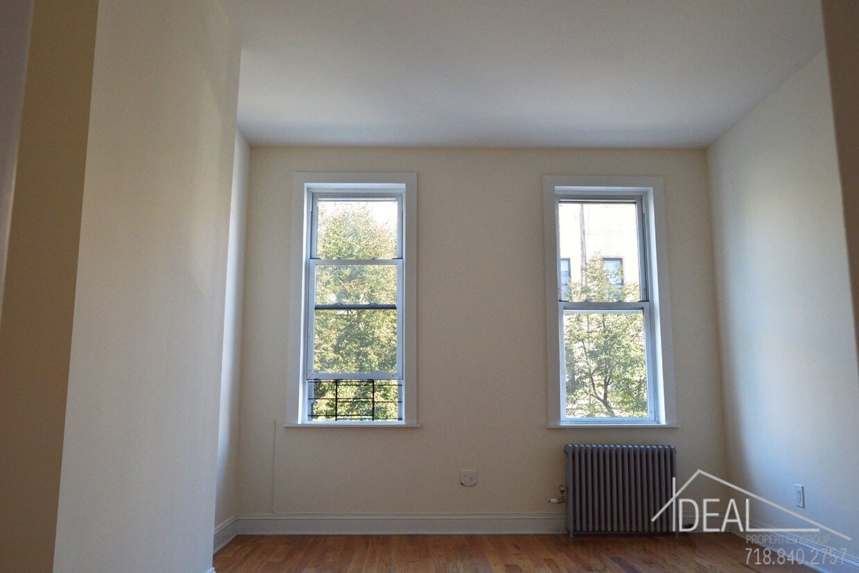 Primary Photo - 244 Himrod St