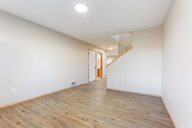 Foto del edificio - 4 Bed | 2.5 Bath Home with Garage, Yard & Modern Updates – SE Portland