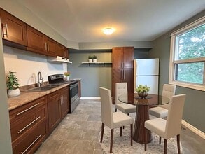 Building Photo - 518 Cannon St E