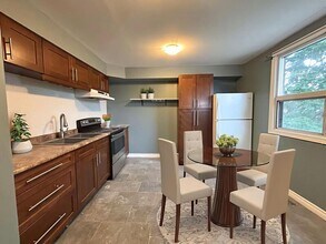 Building Photo - 518 Cannon St E