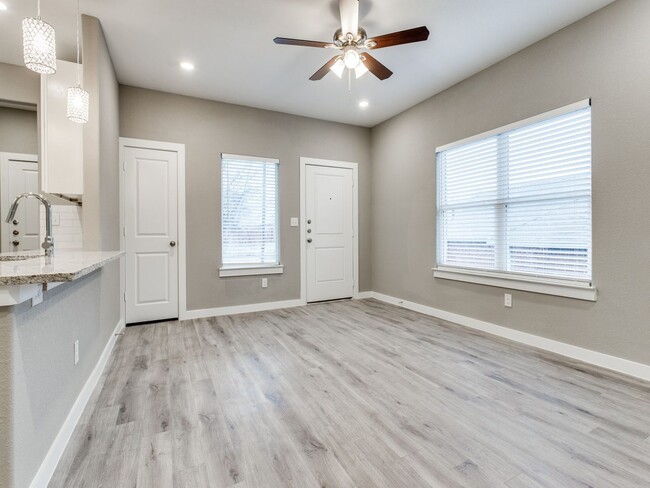 Foto del edificio - 3205-3207 Karen St