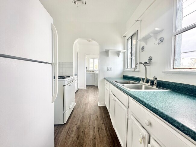 Foto del edificio - 1308 Cloverdale Ave