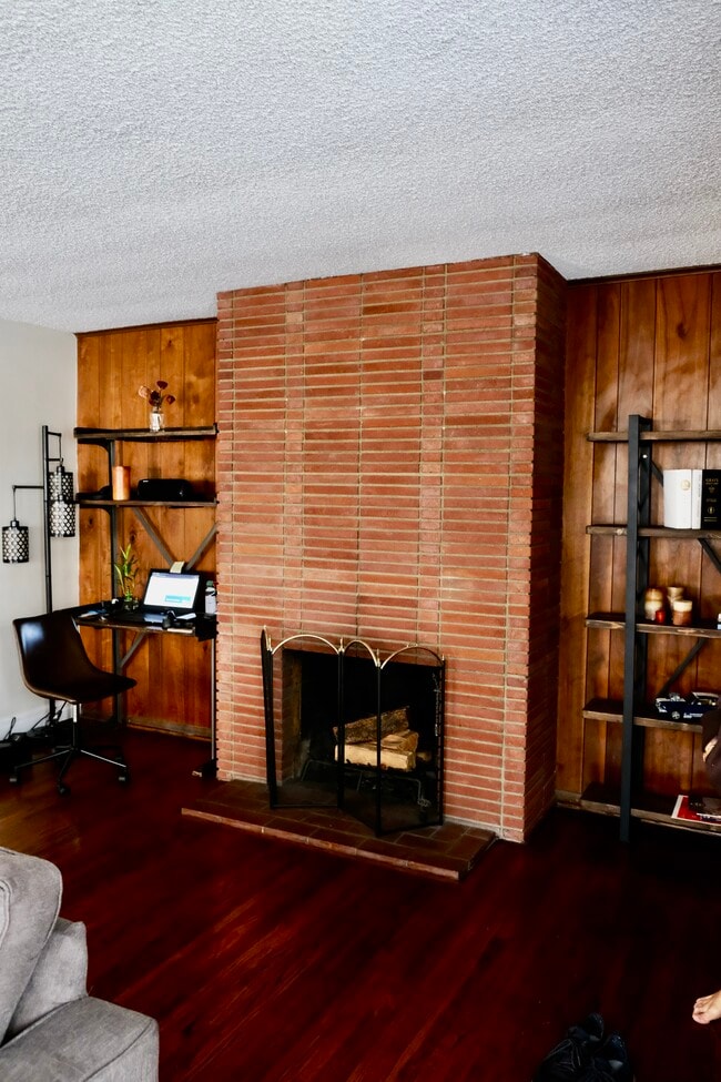 Fireplace - 1925 N Commonwealth Ave