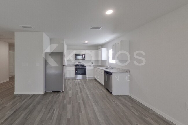 Building Photo - 1249 Cathedall Ave