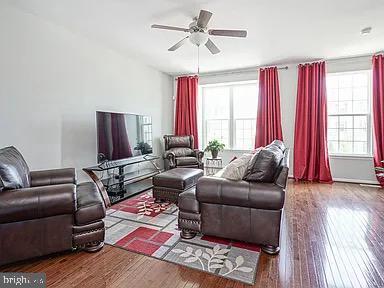 Building Photo - 40 Village Green Ln