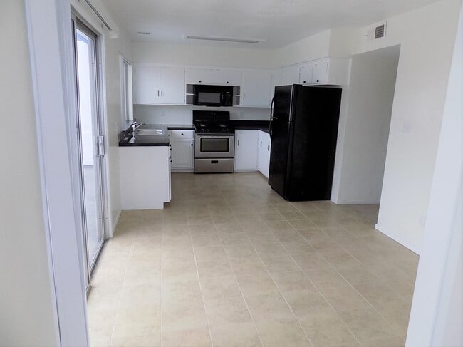 Building Photo - M31 - Medeiros/4878 Cass Street LLC