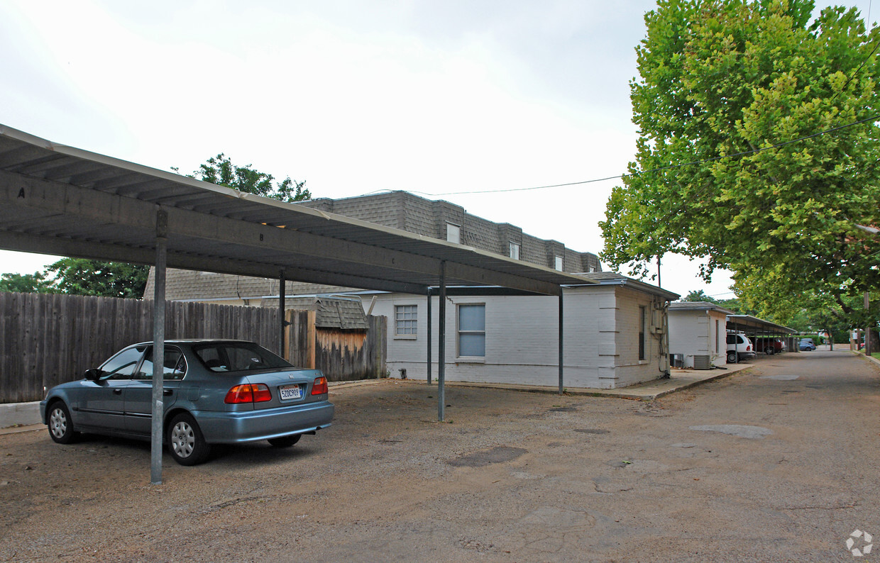 Parking Area - Park Place Townhomes