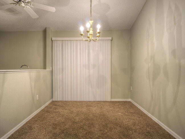 Foto del edificio - 7651 Harbor Lake Dr