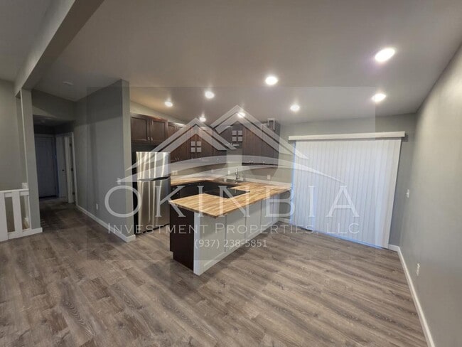 Building Photo - 1038 Rossiter Dr