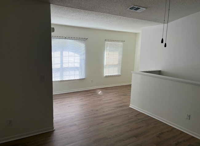 Building Photo - 897 Fording Island Rd