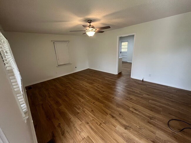 Building Photo - 128 N Leland Dr