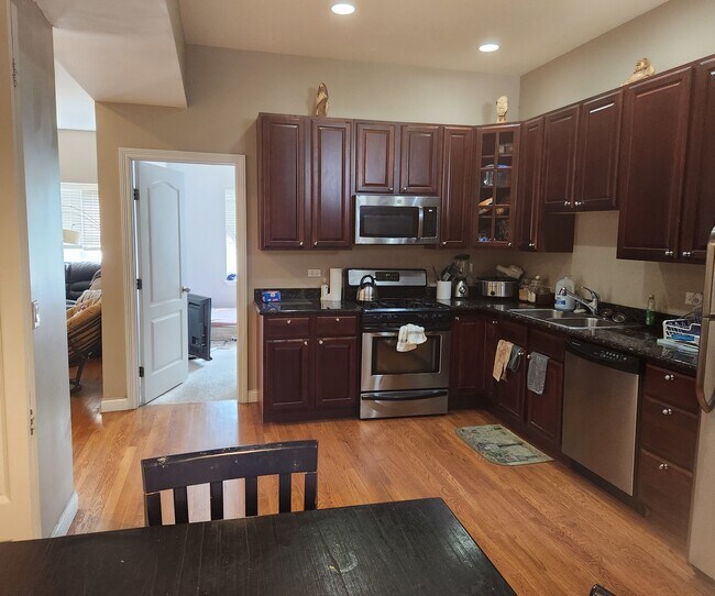 Building Photo - 5948 S King Dr