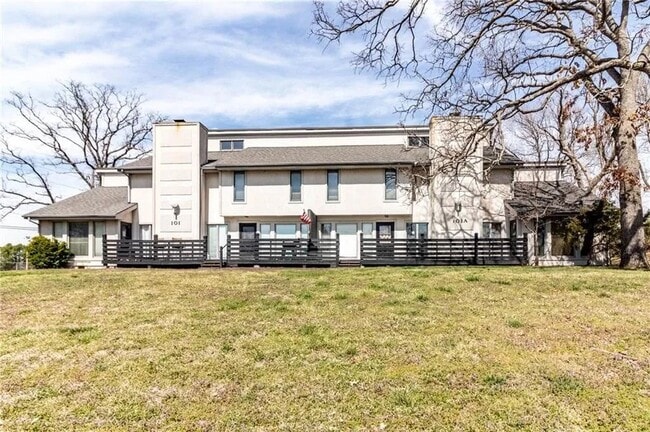 Building Photo - 101 E Hale Lake Rd