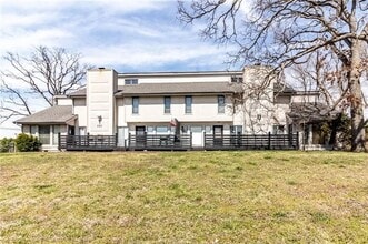 Building Photo - 101 E Hale Lake Rd