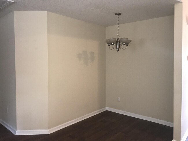 Building Photo - 207 Bonielane Dr