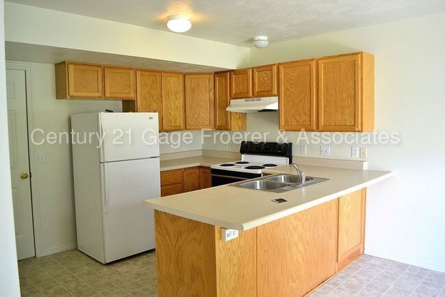 Building Photo - 590 S Century Dr