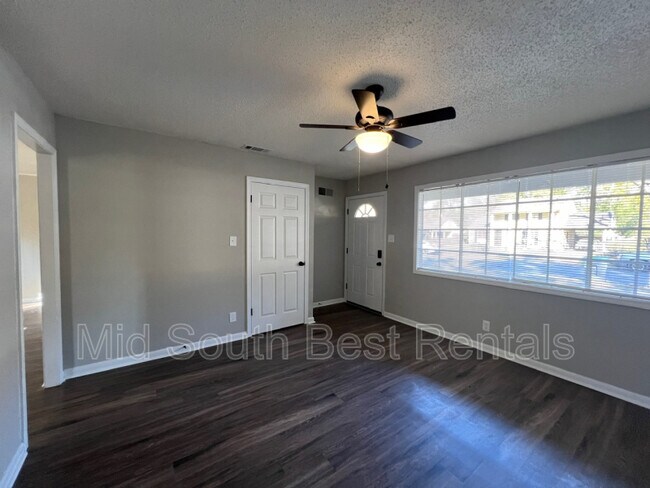 Building Photo - 4213 Chippewa Rd