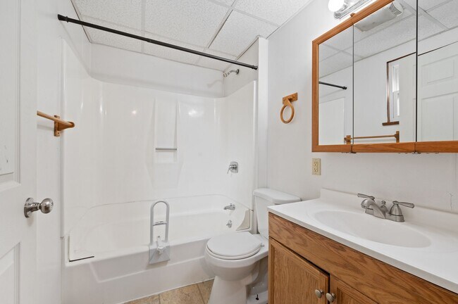 Foto del edificio - Stunning 4 bedroom home in Ambridge availa...