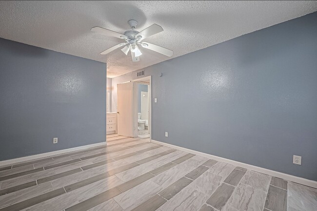 Building Photo - 12615 Brookglade Cir