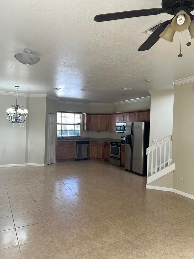 Building Photo - 2581 SE Pineland Dr