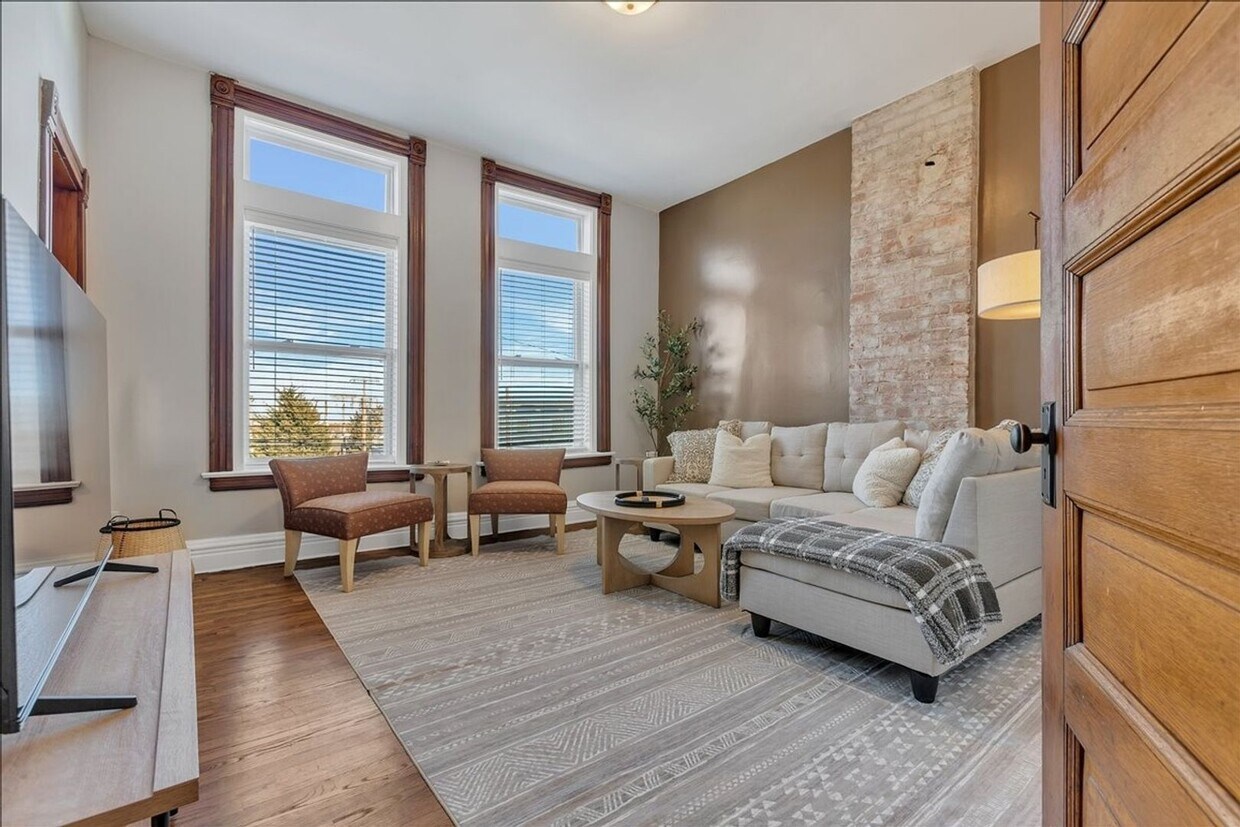 Foto principal - Charming 2BR Townhome in Omaha