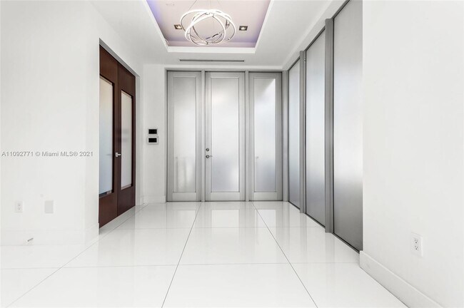 300 Royal Plaza Dr photo'