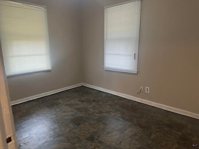 Foto del edificio - 234 Johns Rd