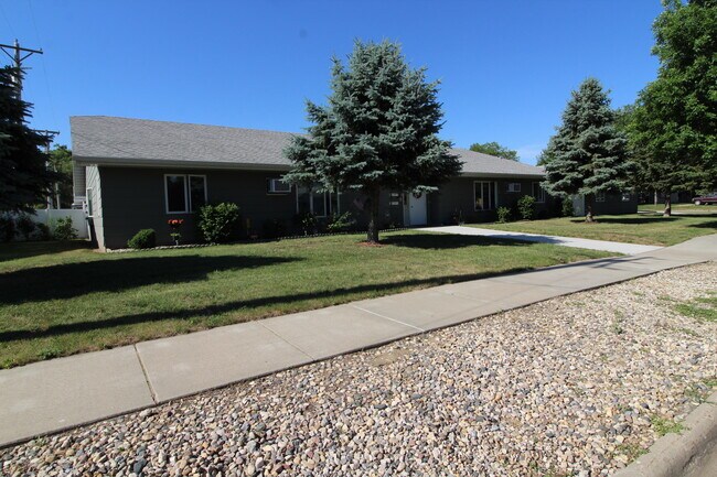 Building Photo - 1121 W Elm Ave