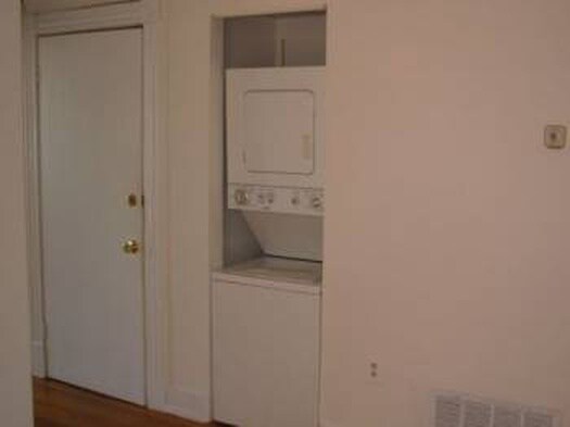 Building Photo - 3213 Ellwood Ave
