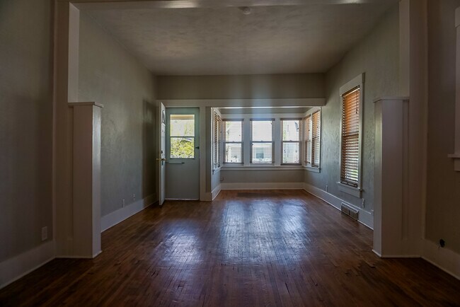 Foto del edificio - 3045 Vine St