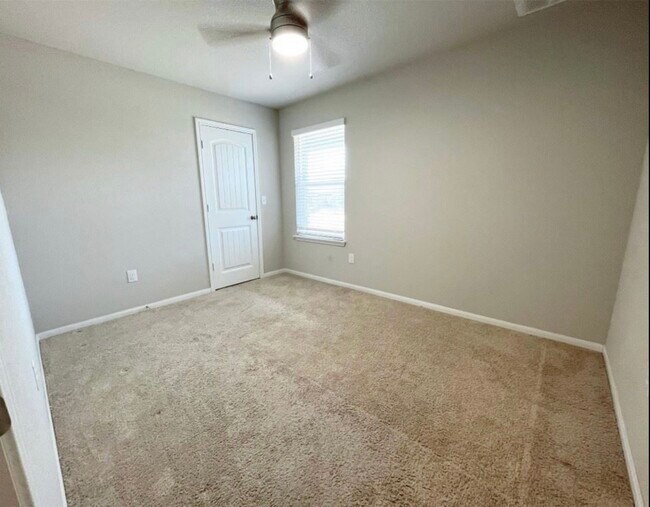 Foto del edificio - 13900 Heywood Dr