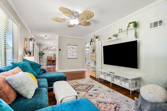 Building Photo - 6 Elwyn Rd