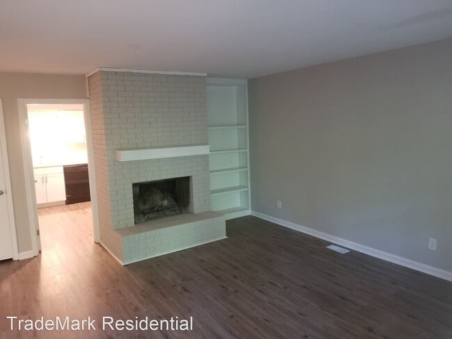 Building Photo - 2 br, 1 bath House - 40 Cedar Court #B