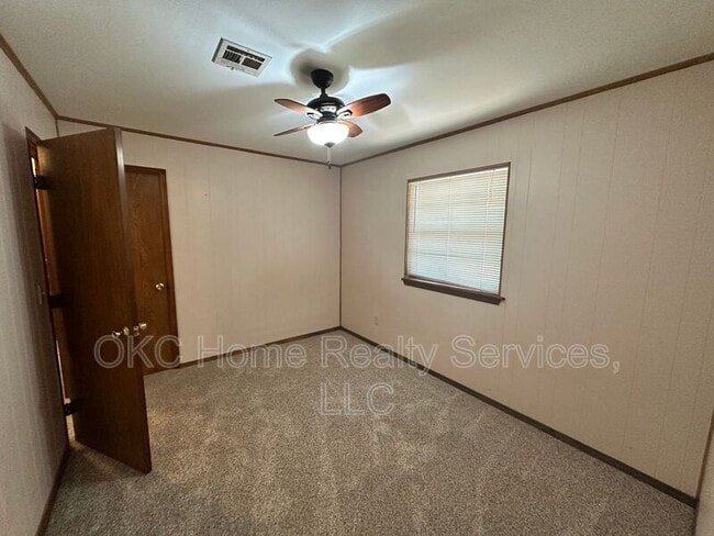 Building Photo - 3112 Beechwood Dr