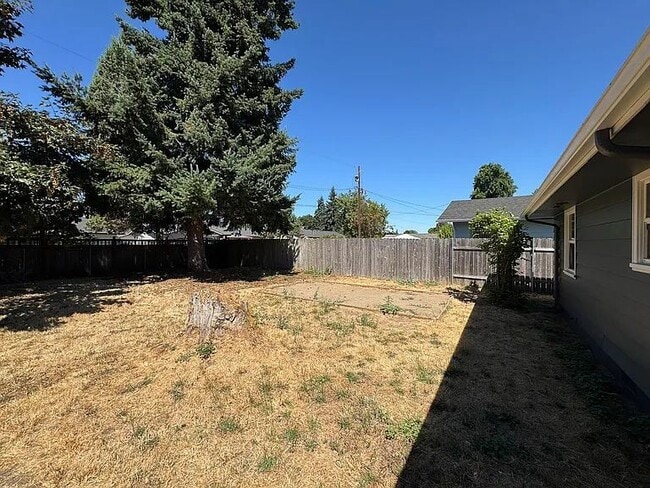 Building Photo - 3002 Hyacinth St