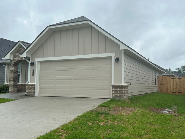 Foto del edificio - Bryan - 3 bedroom - 2 bath - 2 car garage - fenced in back yard - Brand New House - very new to B...