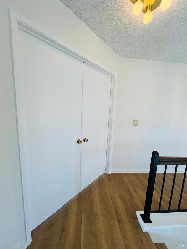 Foto del edificio - 111 Thresher Dr