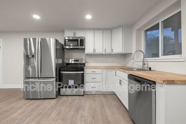 Foto del edificio - 450 Scenic Dr