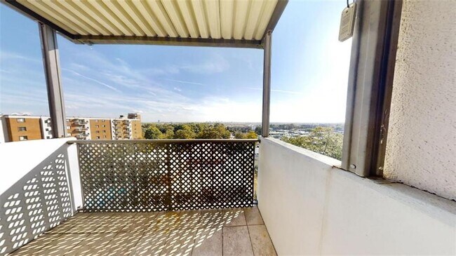 Foto del edificio - 300 Johnson Ferry Rd