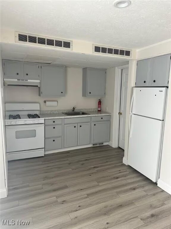 Foto principal - 1651 Mentor Ave