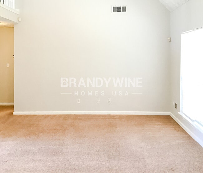 Building Photo - 305 Shadetree Ln