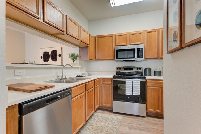 Building Photo - Sendero Ridge