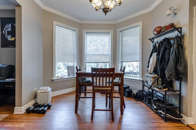 Foto del edificio - 3120 N Oakley Ave