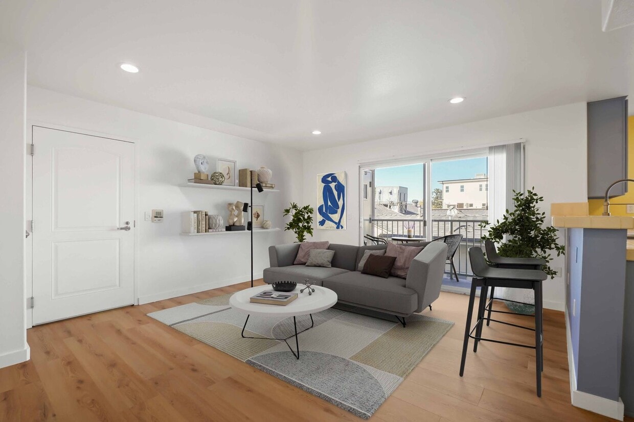 Primary Photo - 3 Bed 2 Bath Apartment