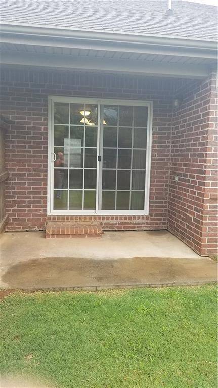 Building Photo - 866 Oakwood Ln
