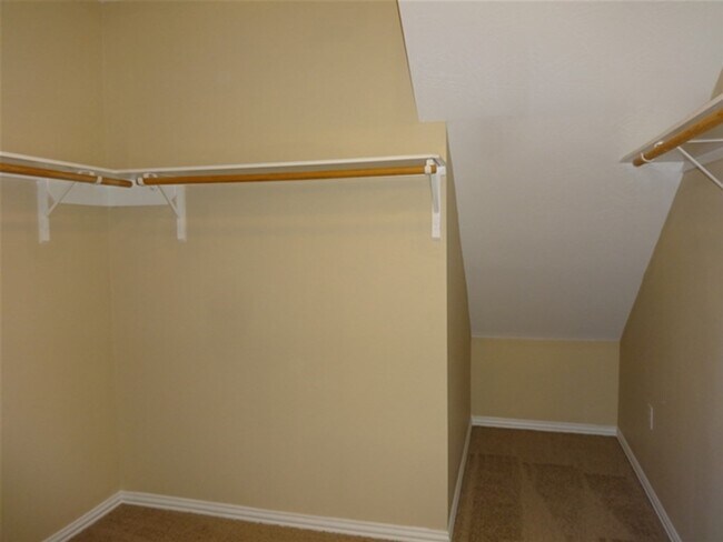 Building Photo - 2610 Dawn River Ln