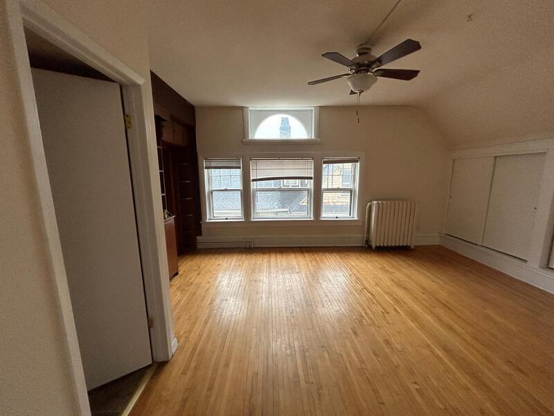 Foto principal - 137 E Gorham St