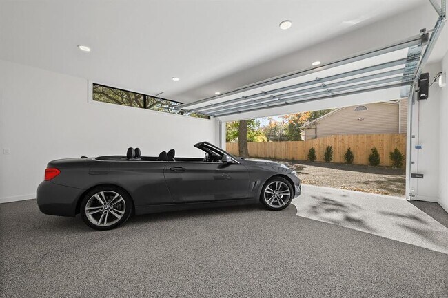 Foto del edificio - 5512 Shoalwood Ave