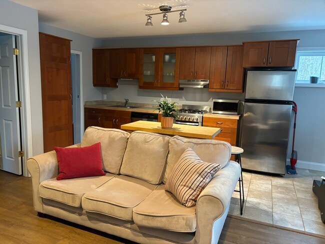 Foto del edificio - 544 Tolend Rd